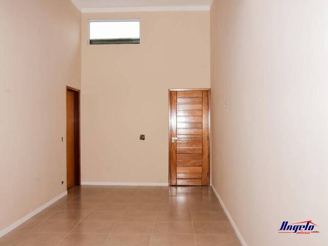 #2052 - Casa para Venda em São José dos Campos - SP