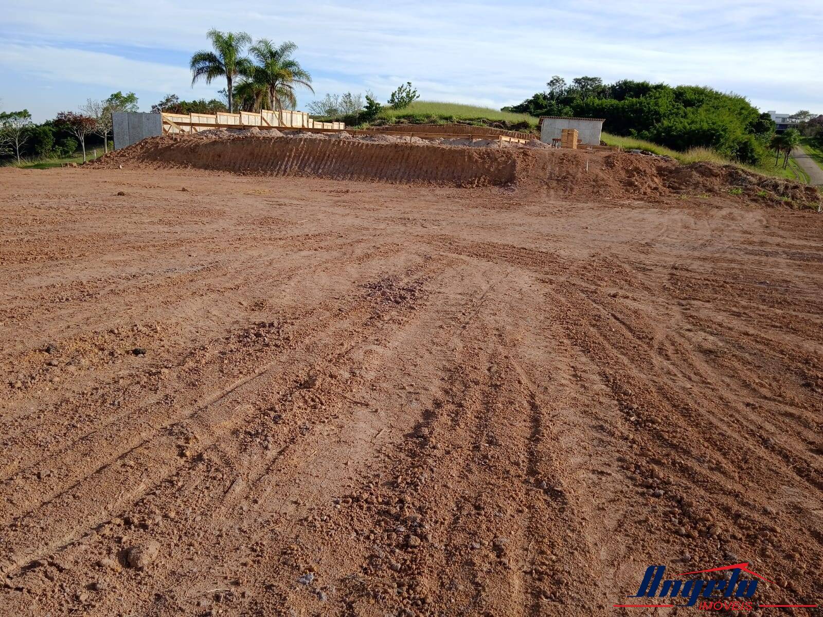 Vende - se
Ótimo terreno - Zona Norte