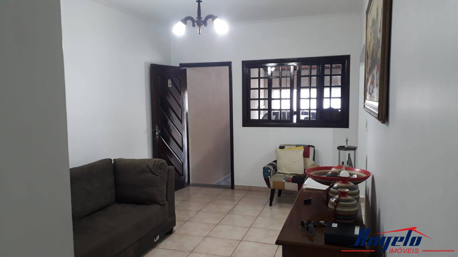 Ótima casa à venda na Zona Leste em SJC