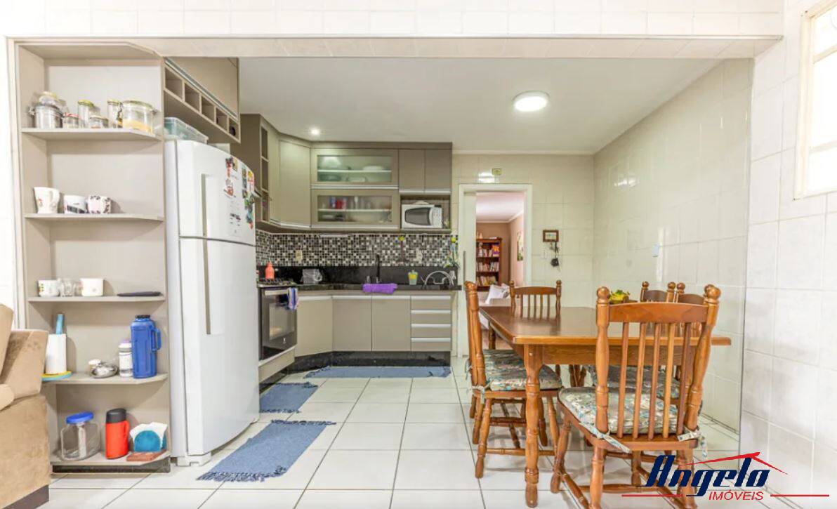 Excelente casa, na Região Leste