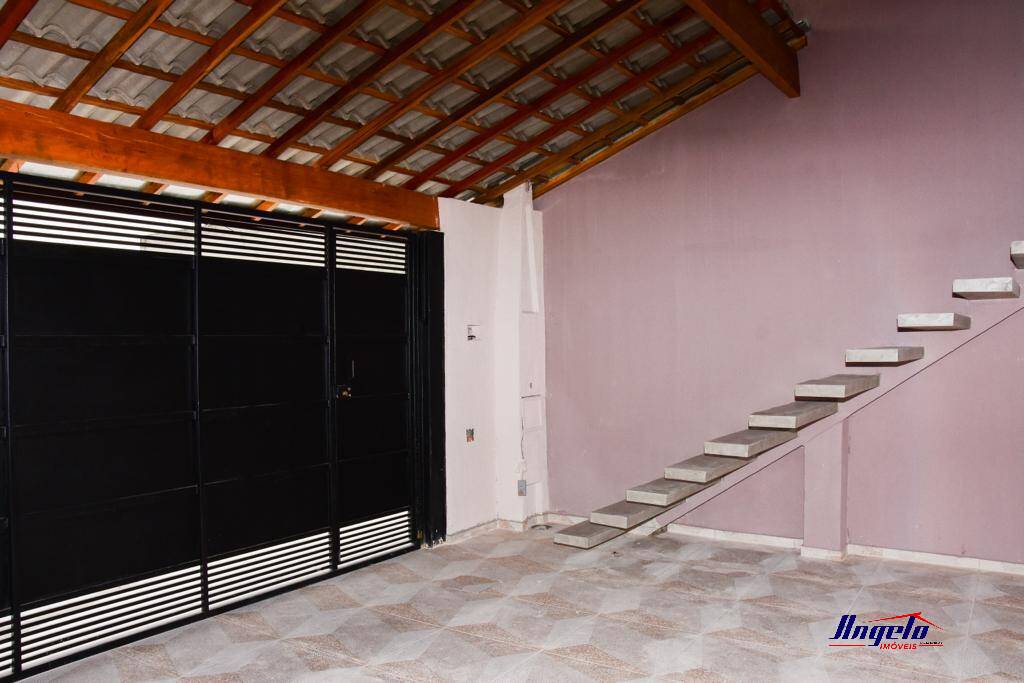 Casa Nova e bem acabada no JD Santa Julia em SJC.