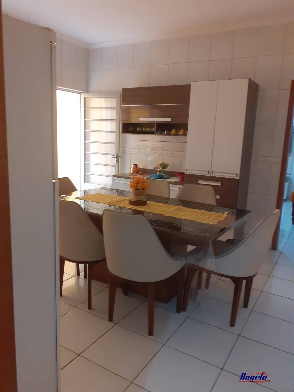 Casa confortável à venda na região sul de SJC.