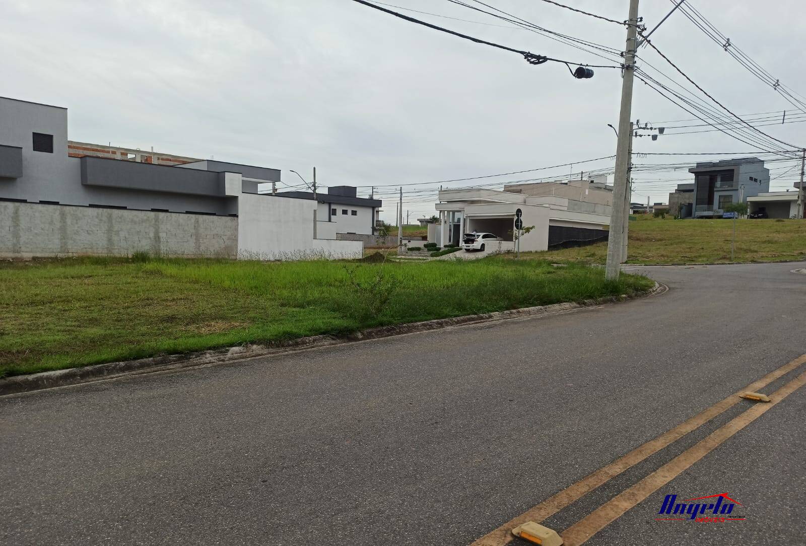 Caçapava - Terreno em condominio de esquina com 330mt²