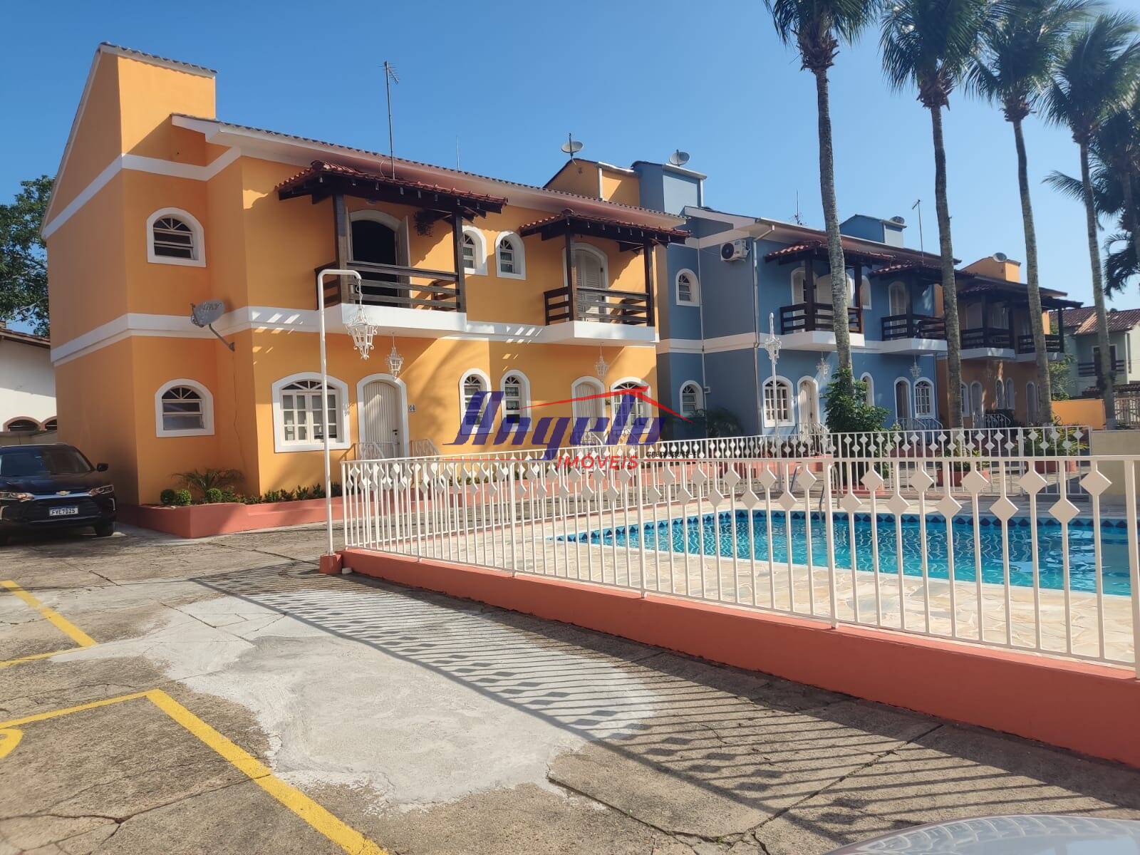 Lindo sobrado em condomínio bem pertinho da Praia apenas 100m da Praia